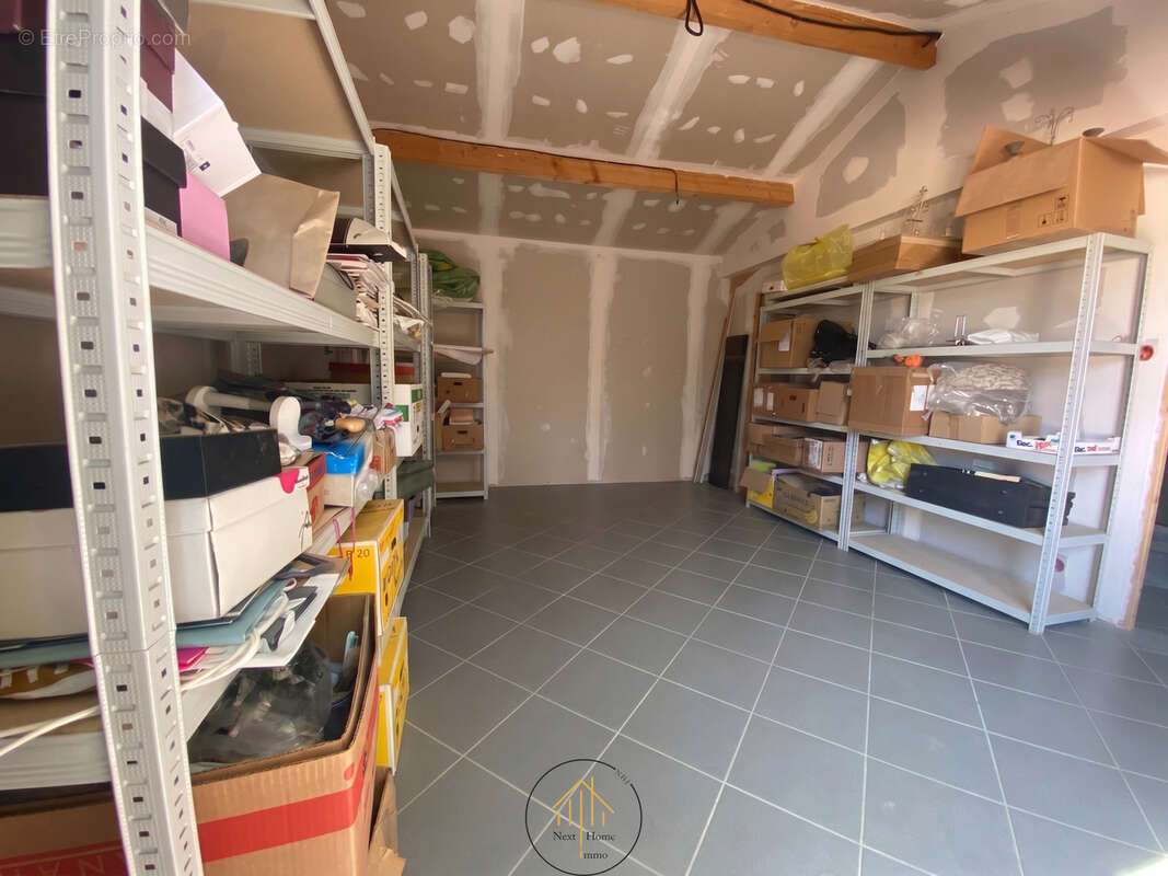 Ensemble immobilier   2 maisons + garages + grange   Bessac (16) - photo 10