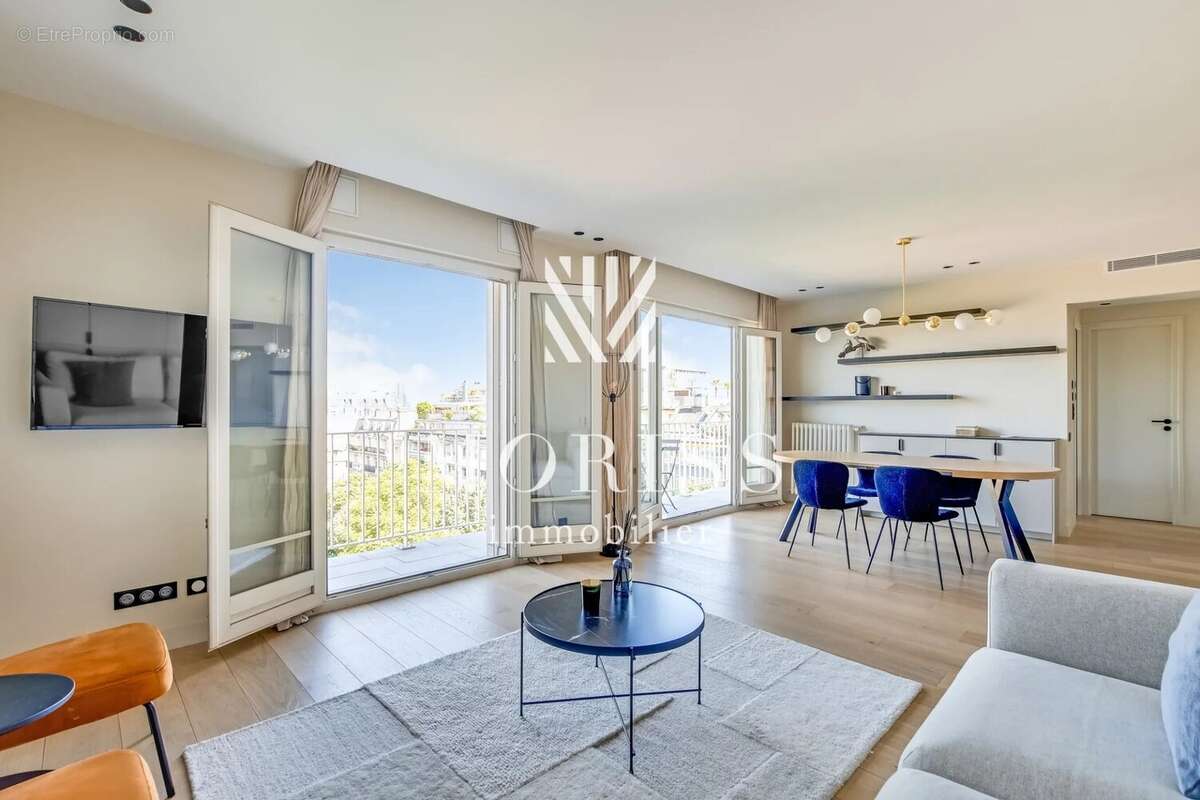 Appartement à PARIS-16E