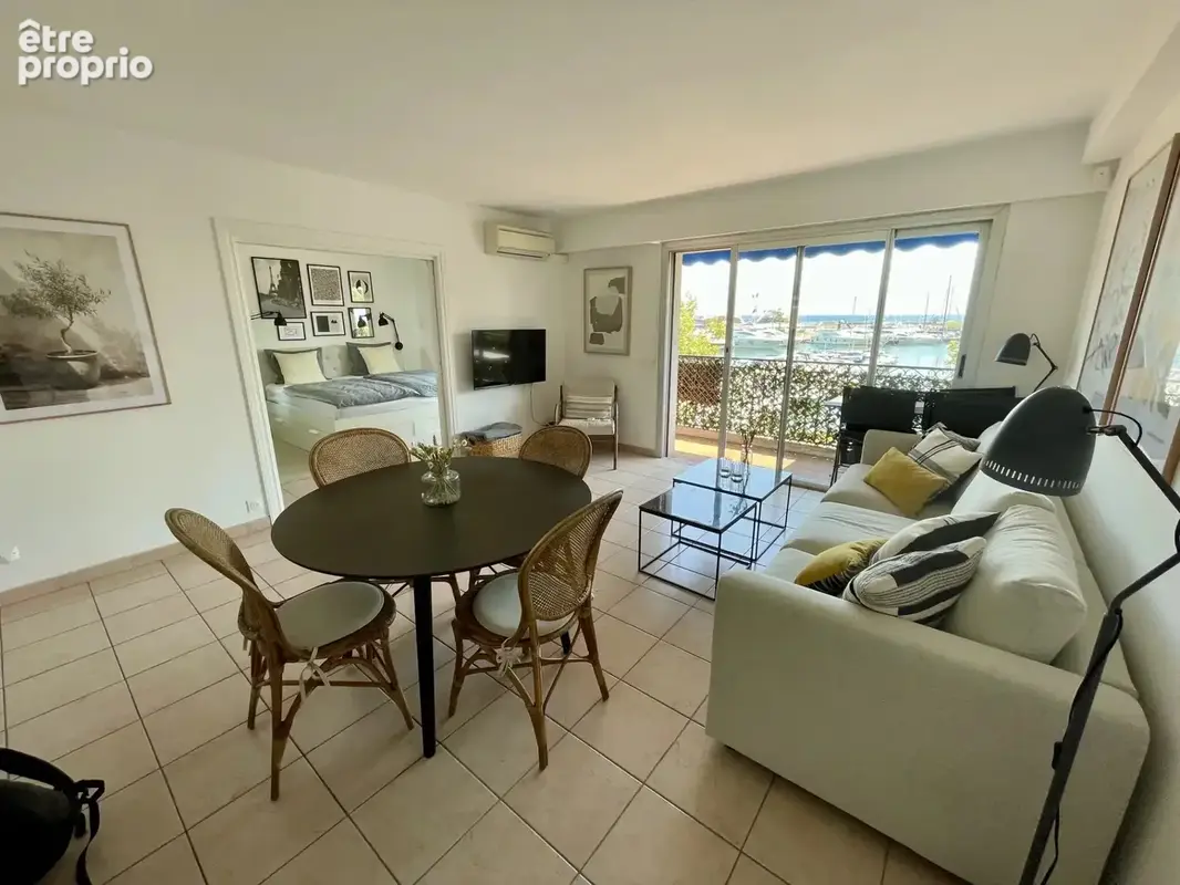 Appartement à vendre, rénové, proche port, vue mer avec terrasse - photo 6