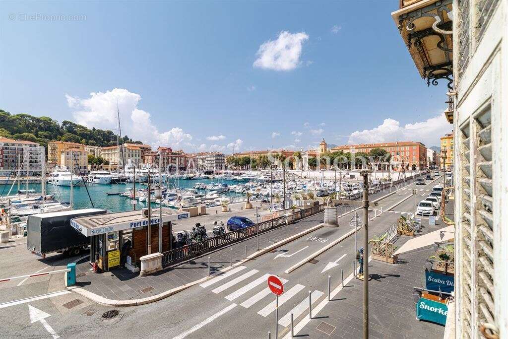 Nice Port appartement 3 pièces étage entier vue Port Lympia rénové - photo 3