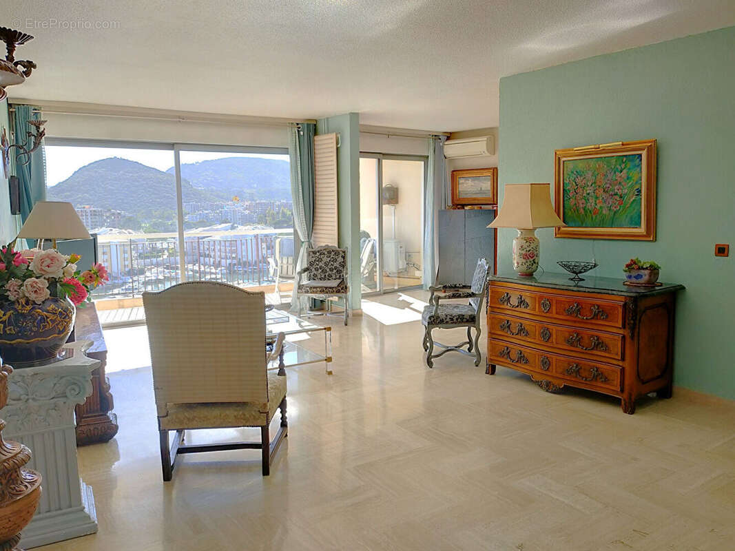 Appartement à MANDELIEU-LA-NAPOULE