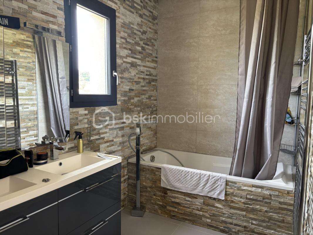 A 10min de pierrelatte -maison 2015 - 2 suites - jardin plein sud - garage evolutif - photo 7
