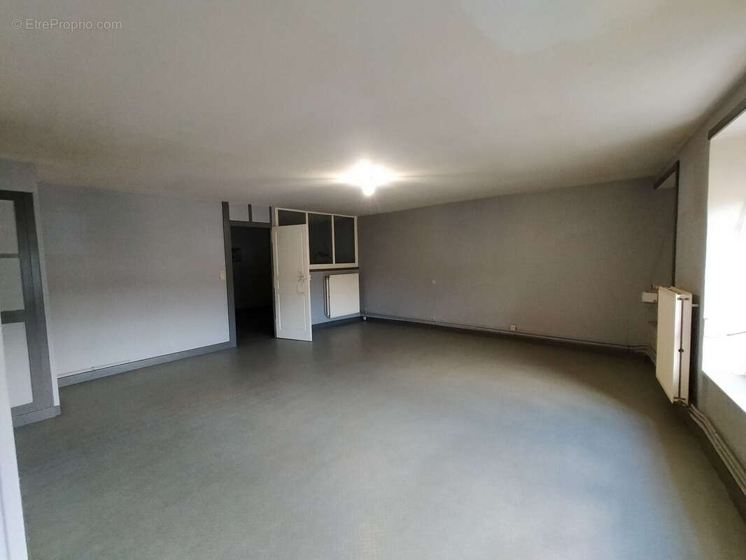 Appartement à VRIGNE-AUX-BOIS