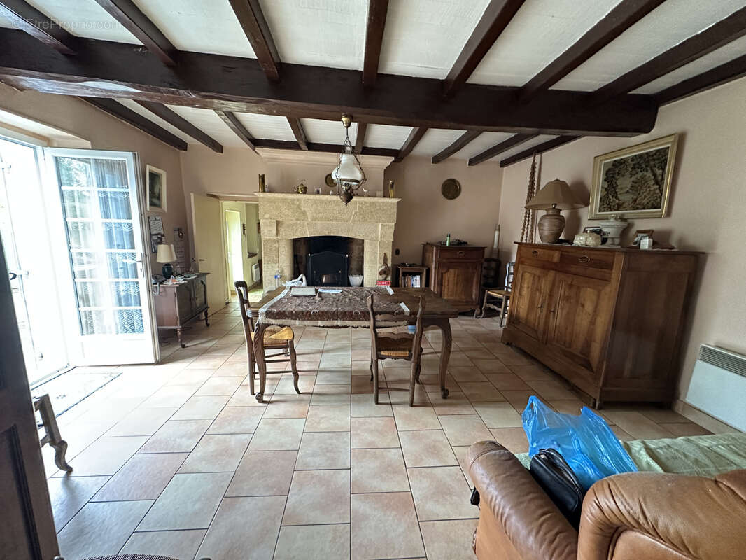 Maison de village avec grange et terrain   Commerces accessibles à pied - photo 3