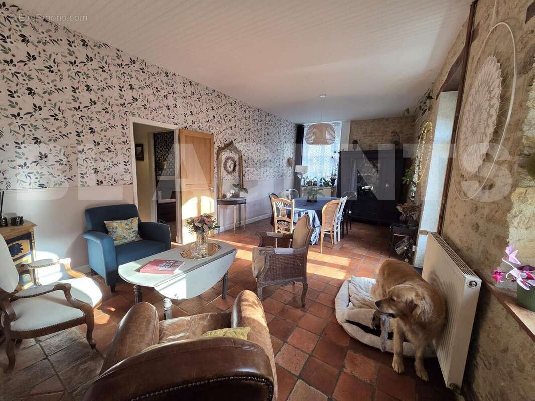 20251121_115857 - Maison à FYE