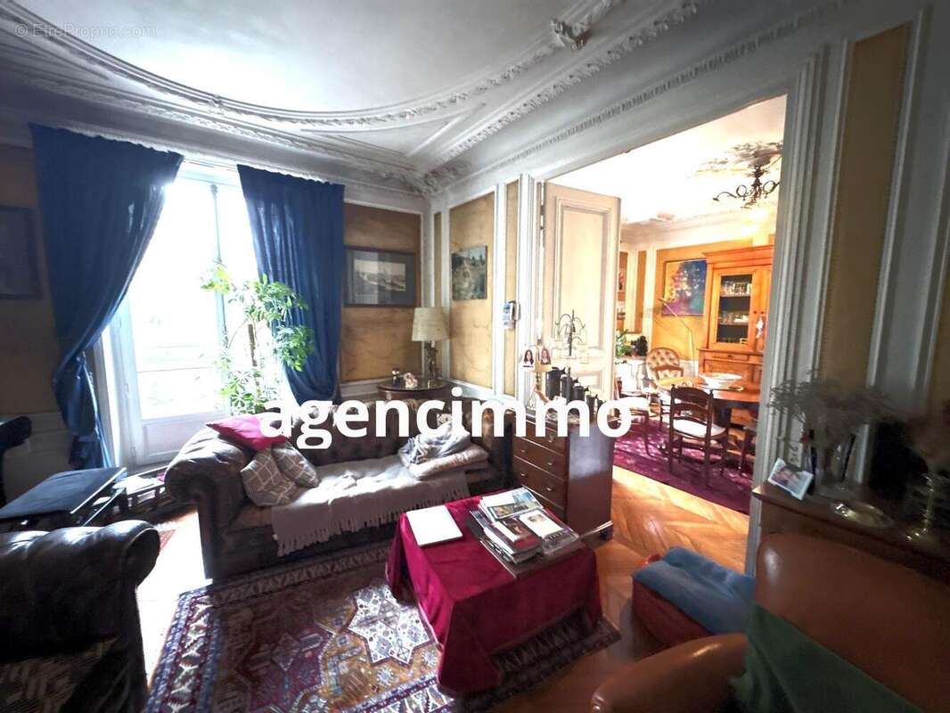 Salon - Appartement à PARIS-18E
