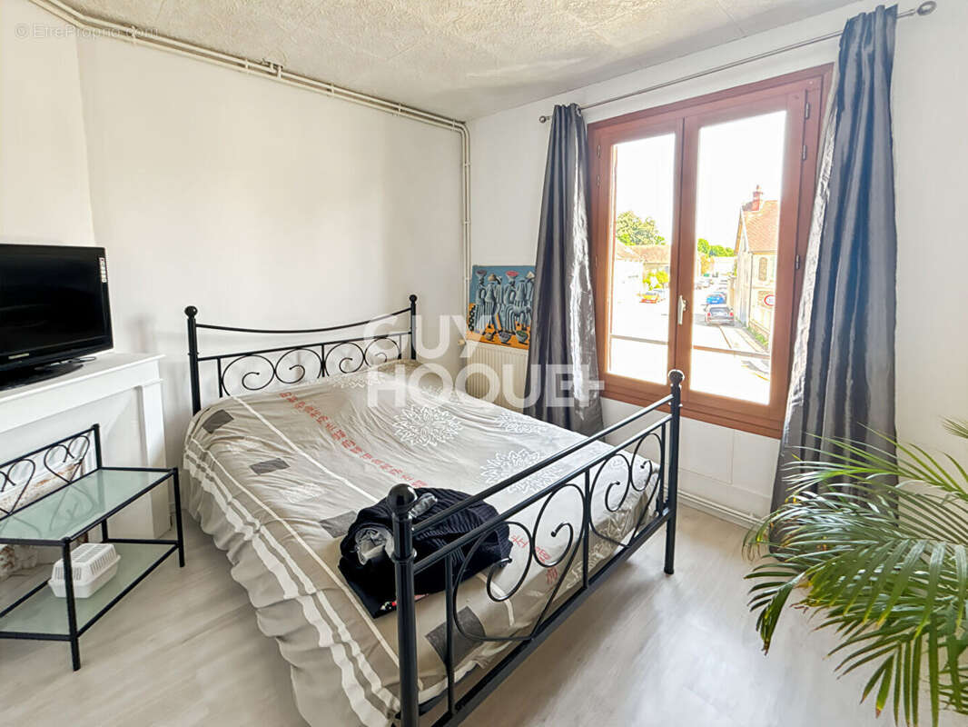 Maison à FONTENAY-TRESIGNY