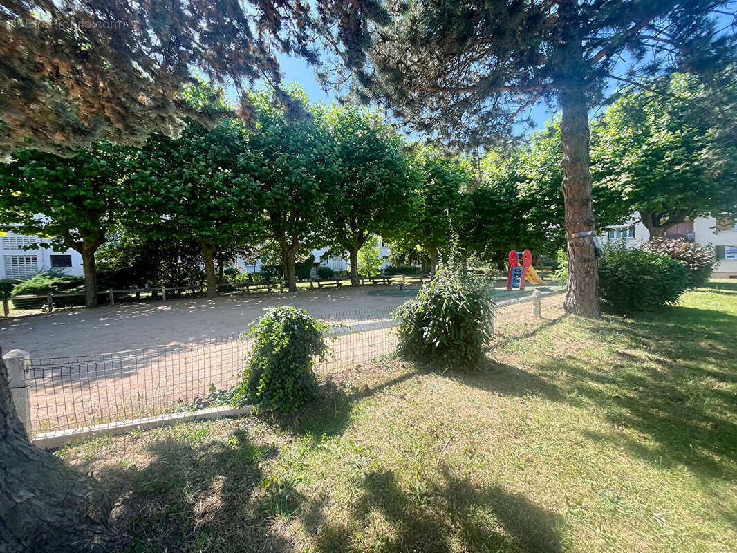 Appartement à LES CLAYES-SOUS-BOIS