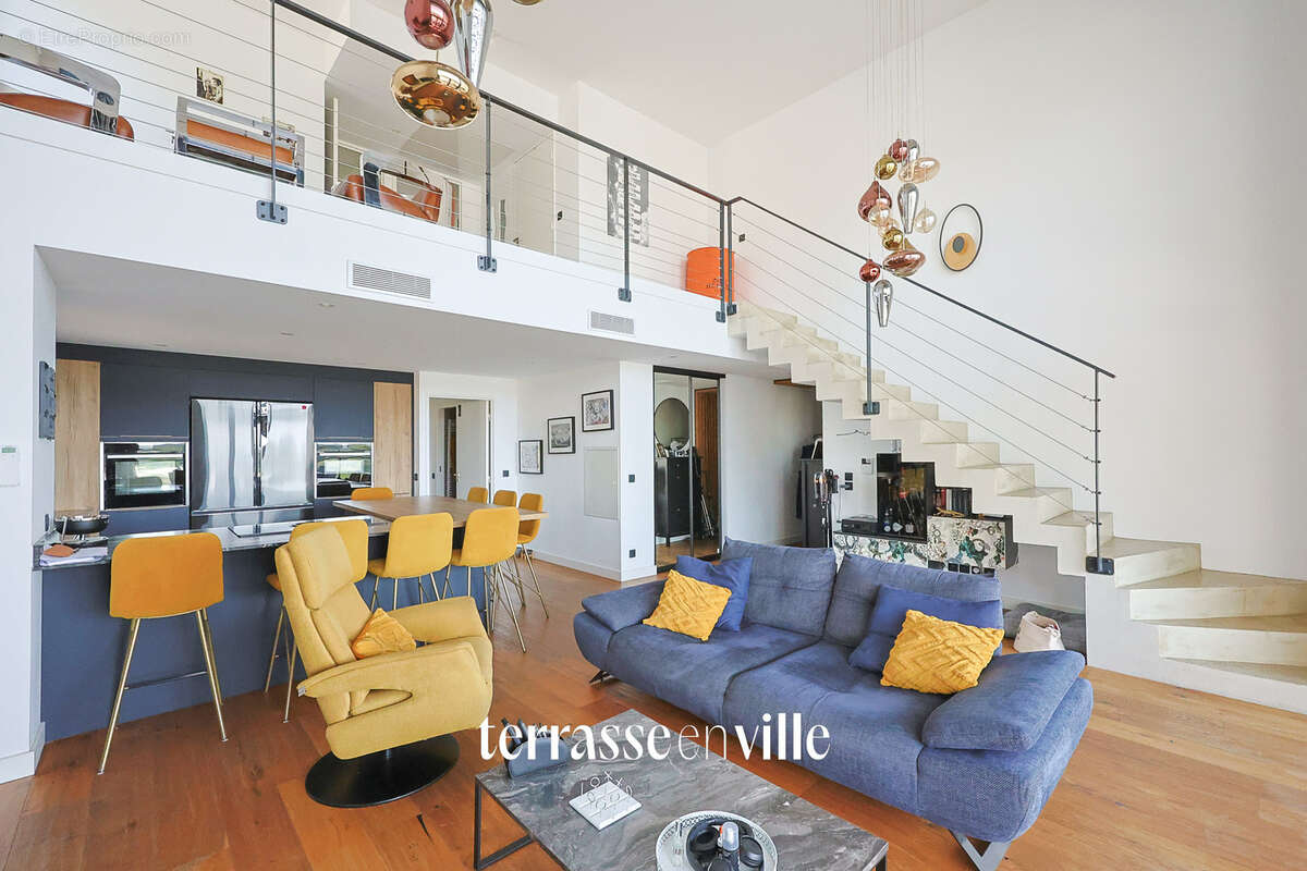 Duplex de luxe - 123m2 - terrasse 22m2- rooftop vue mer 60m2 - jacuzzi - 4 parkings - photo 3