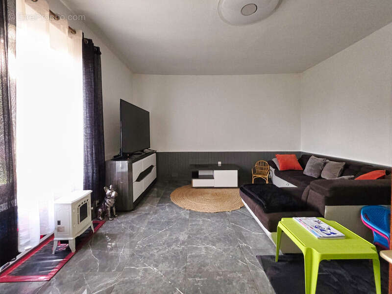 Maison à SAINT-LAURENT-SUR-GORRE