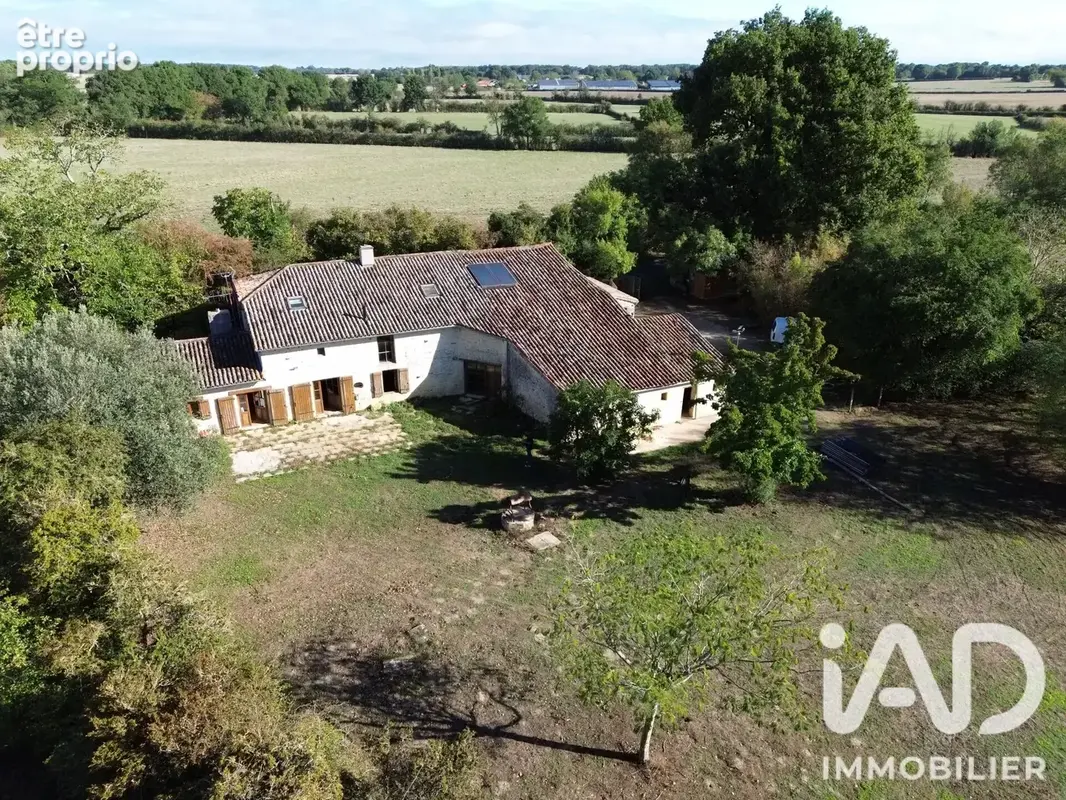 Photo 1 - Maison à CHAMPAGNE-SAINT-HILAIRE