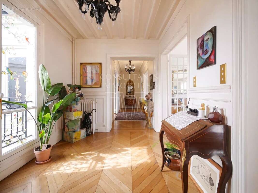 Appartement à PARIS-16E