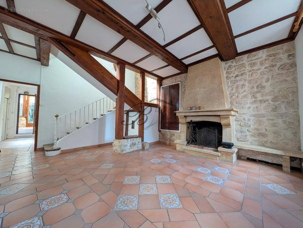 Maison à LA BASTIDE-DES-JOURDANS