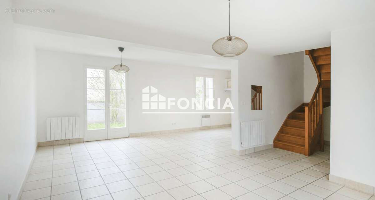 Maison à SAINT-JEAN-DE-BRAYE