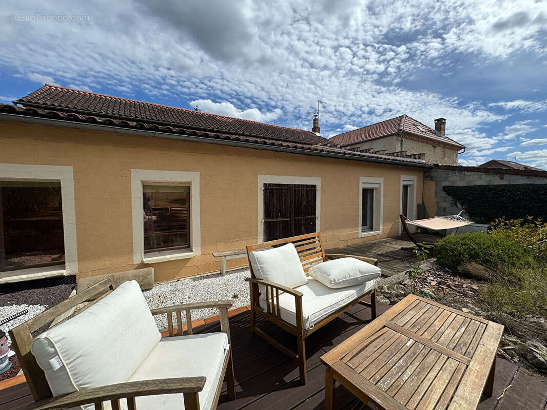 Maison à AGONAC