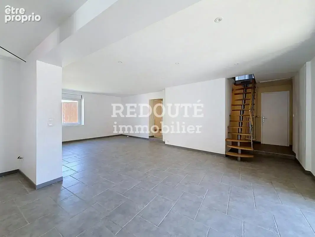 À vendre - plivot - maison de type 8 avec dépendance et cave - photo 3