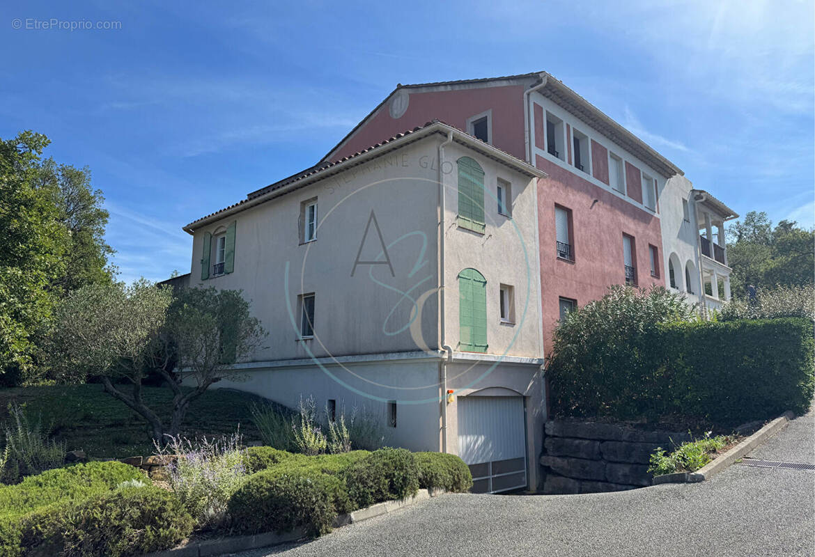 Appartement à COGOLIN