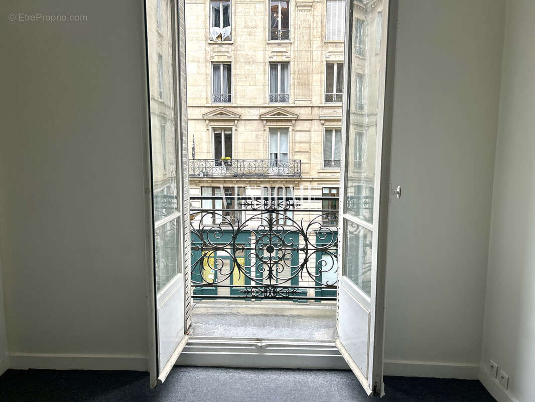 Appartement à PARIS-1E