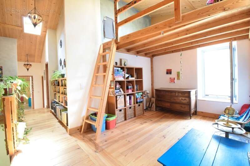 EXCLUSIVITE / Très belle maison avec dépendances et terrain / 63160 Glaine Montaigut - photo 22