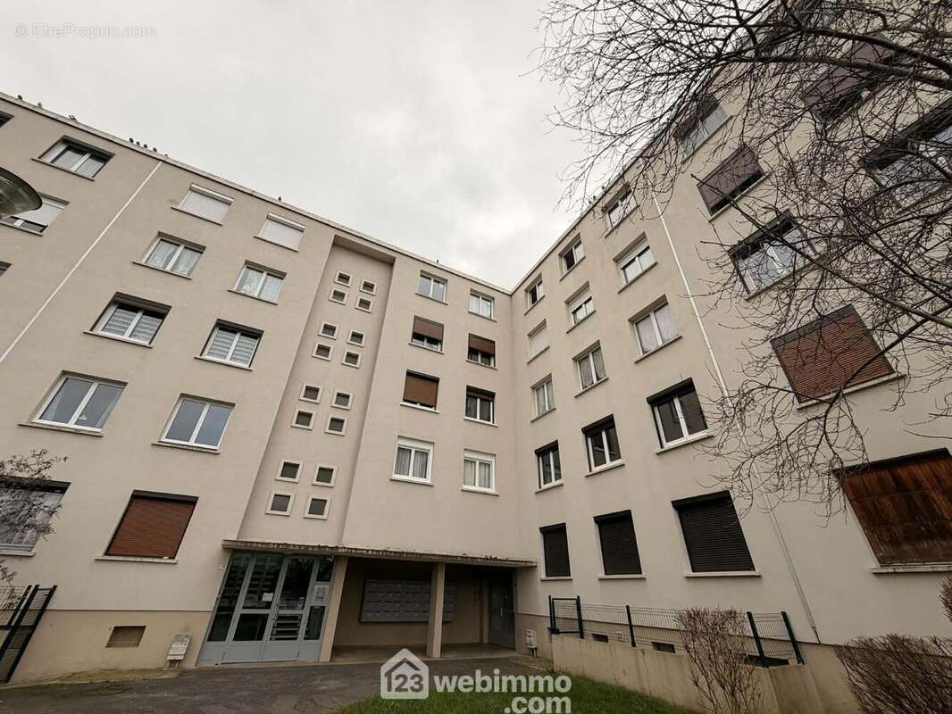 Dans un immeuble sécurisé et entretenu, appartement d'une surface habitable de 57 m² comprenant ... - Appartement à LAON