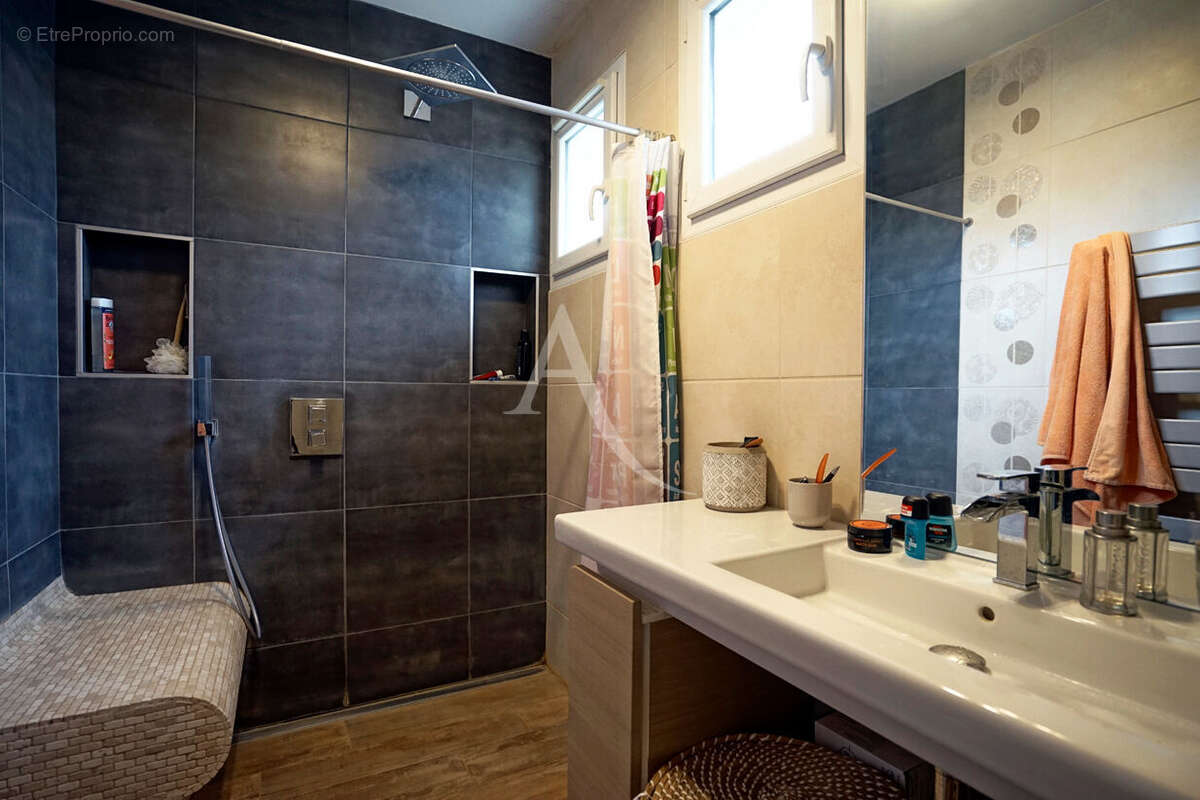 Maison à SAINT-JEAN-DE-BRAYE