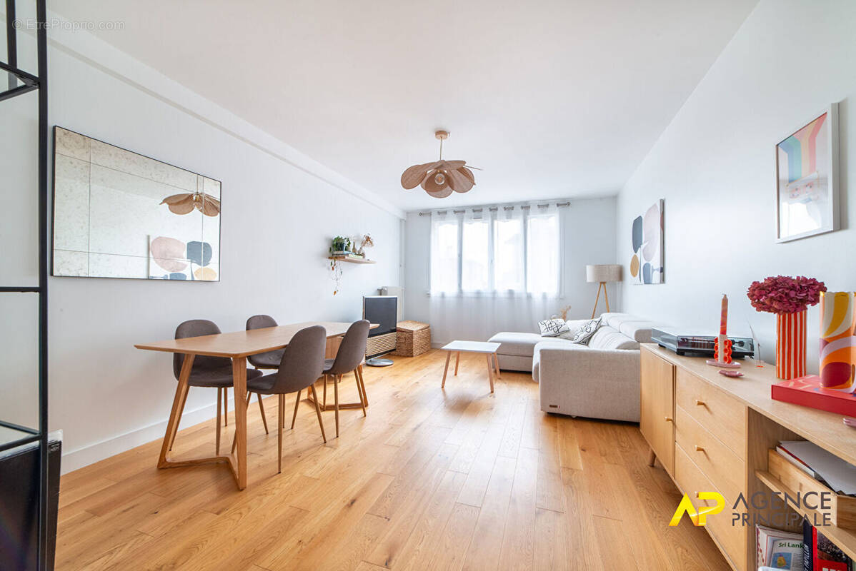 Appartement à LA GARENNE-COLOMBES