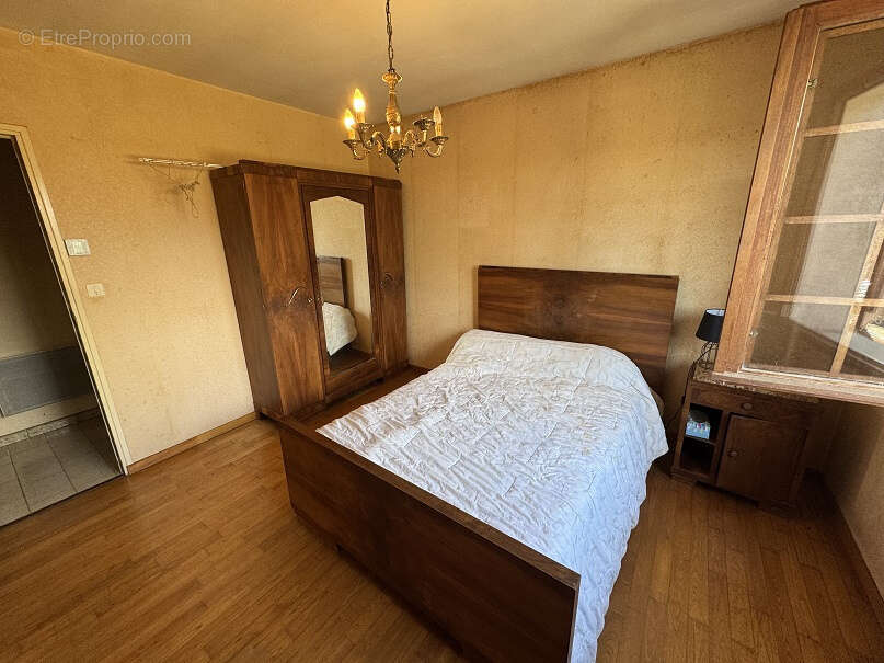 Opportunité rare à Saint Jean. Grande maison familiale de plus de 220 m2 habitable avec un demi sous-sol sur u - photo 8