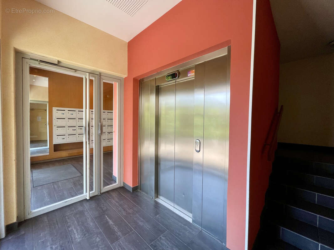 Chambéry ( Quartier des pompiers )   appartement T2 de 55 m2 avec grande terrasse de 41 m2 et cave - photo 11