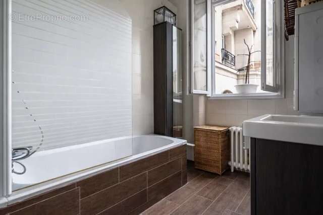 Appartement à PARIS-11E