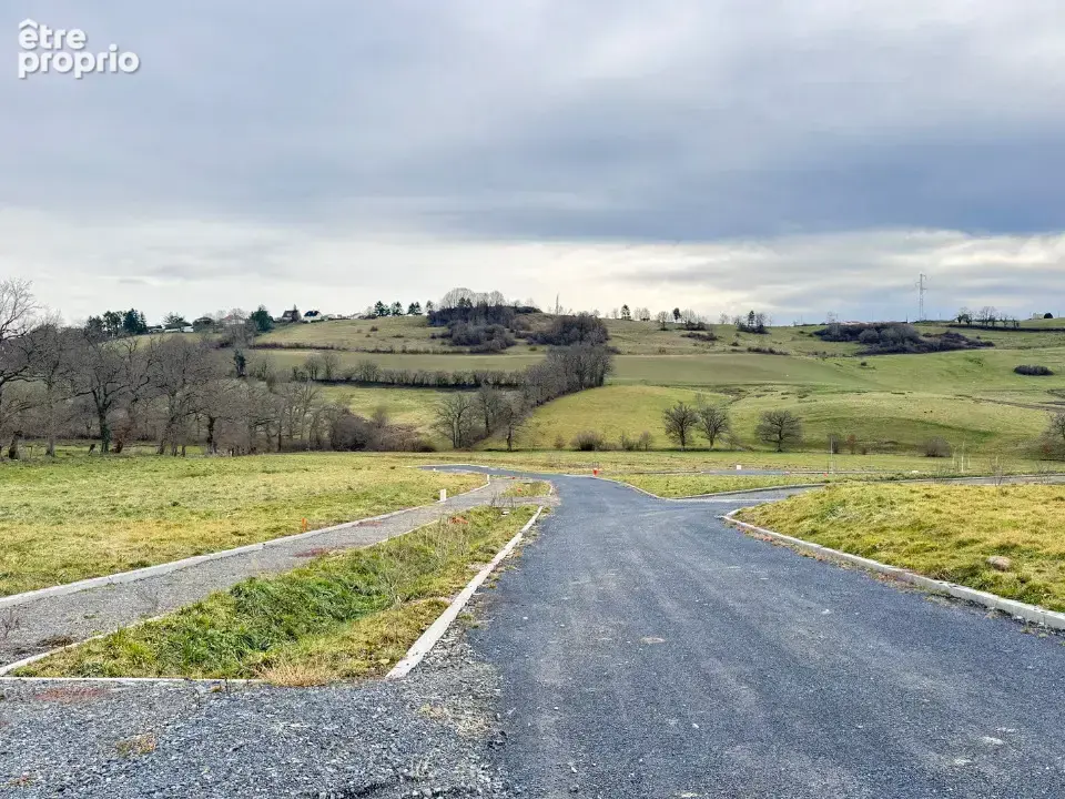 Terrain 758 m² à Aurillac  - photo 2