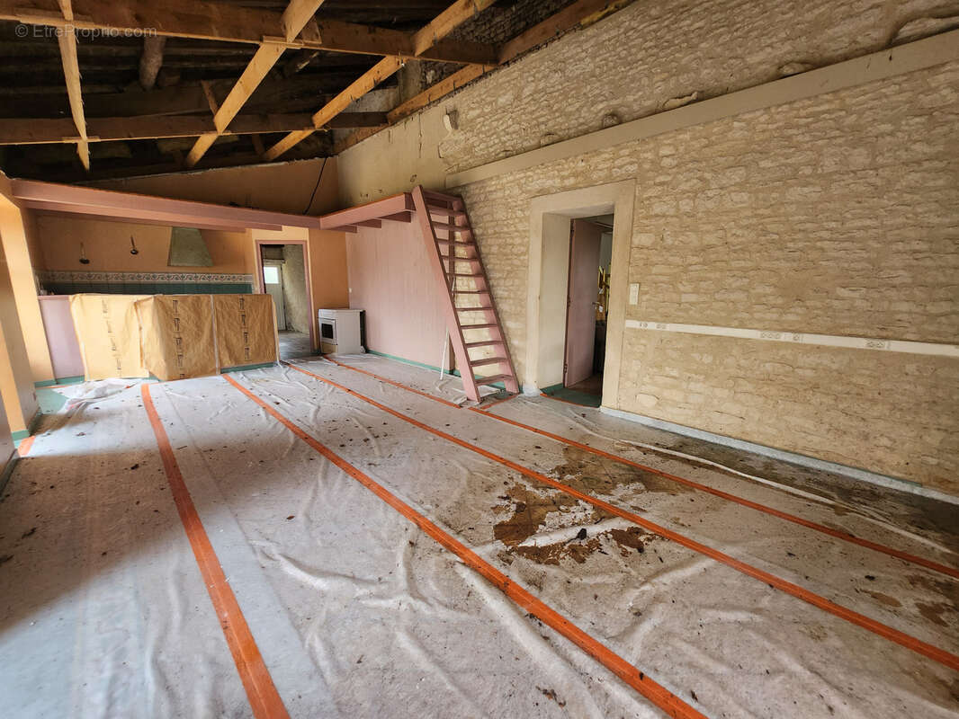 Maison à SAINTE-GEMME-LA-PLAINE