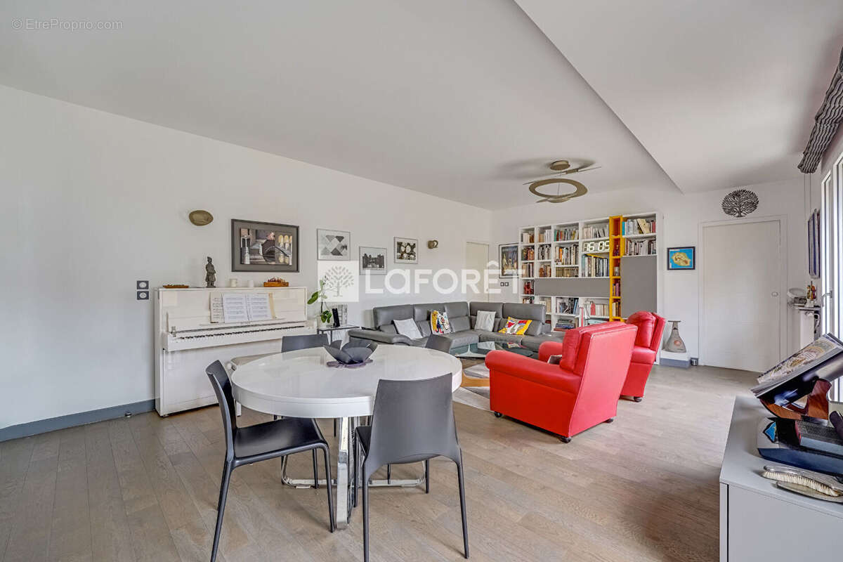 Appartement à PARIS-14E
