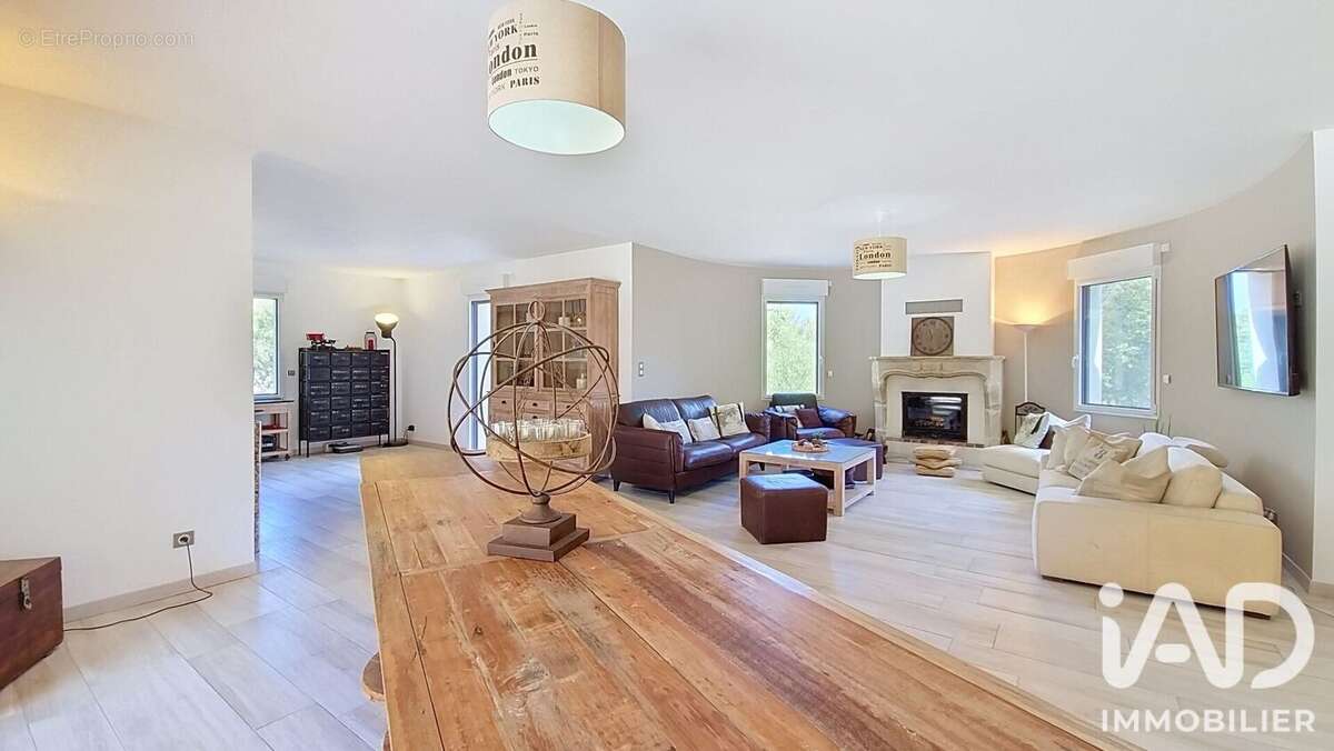 Maison 250 m² à Venasque  - photo 5