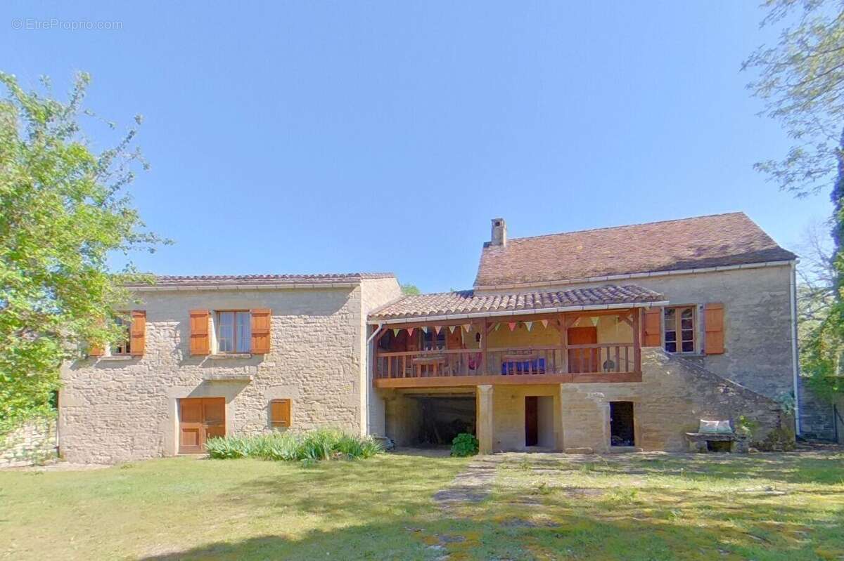 Maison à LACAPELLE-LIVRON