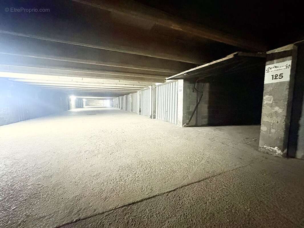 Parking à IVRY-SUR-SEINE