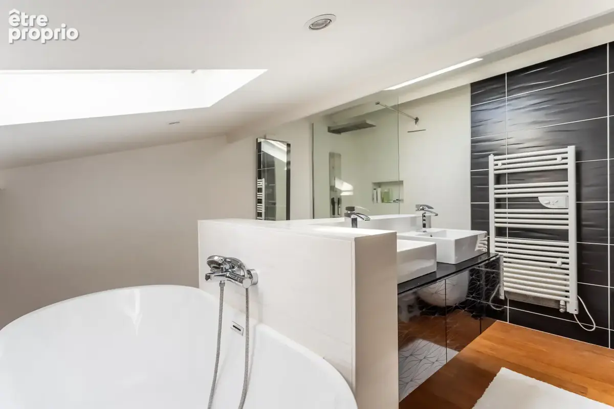 Une maison moderne avec piscine, jardin et parking - photo 23