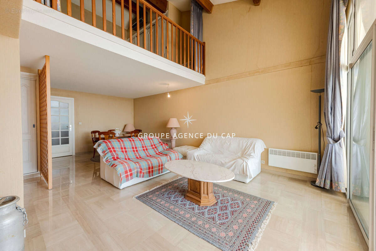 Appartement PORT FRÉJUS  Duplex 115 m² en dernier étage avec terrasse, vue mer, vue port et grand garage - photo 5