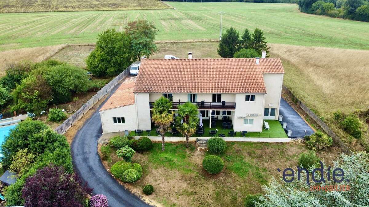 Commerce à NIEUIL-L&#039;ESPOIR