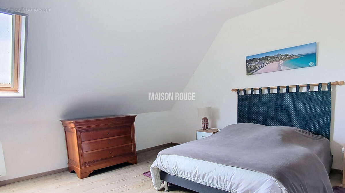 Maison à LA ROCHE-DERRIEN