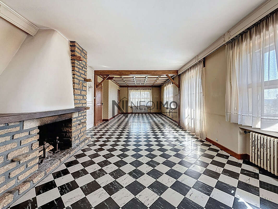 Maison à NEUFCHATEAU