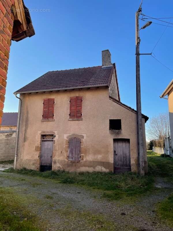 Maison à BUSSIERE-DUNOISE