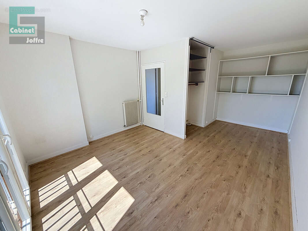 appartement T1 de 27,93 m2 - Parking / Cave / Ascenceur - photo 2