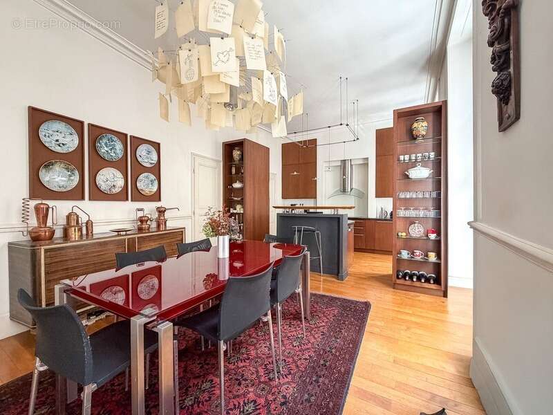 Appartement à PARIS-8E