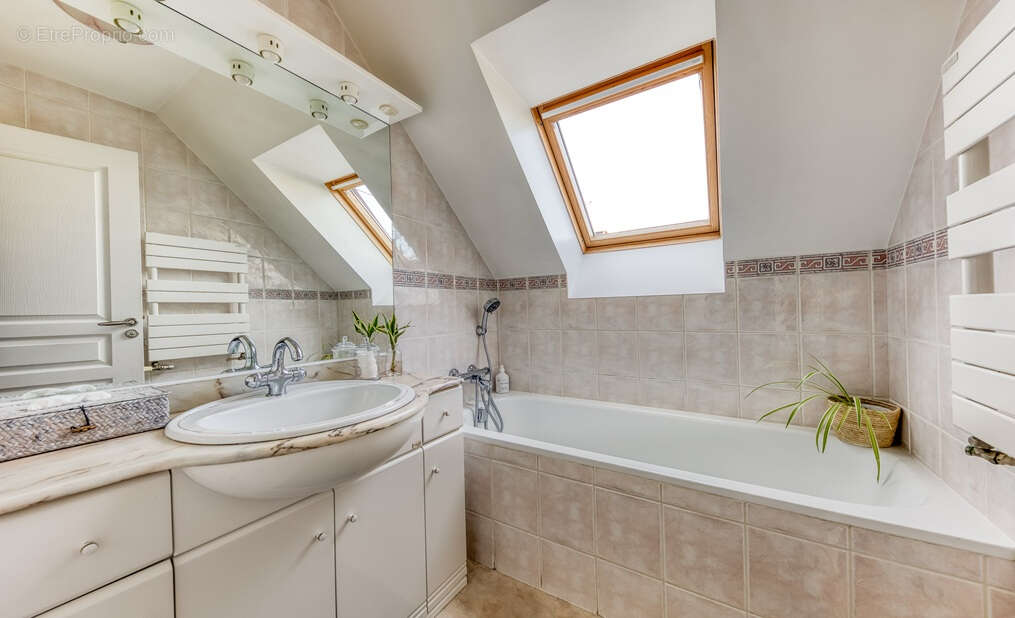 Maison à OZOIR-LA-FERRIERE