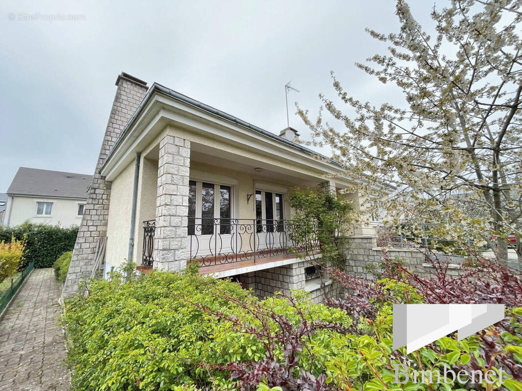 Maison à LA CHAPELLE-SAINT-MESMIN