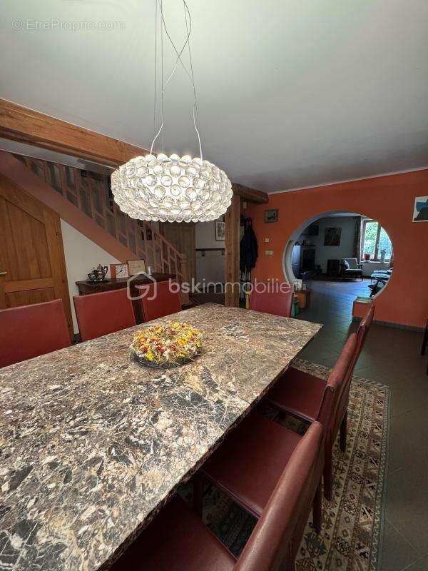 Au cœur de Porcelette  Maison de Village Atypique 260 m², 13 pièces, 7 Chambres, Garage, Terrain de 14 ares - photo 4