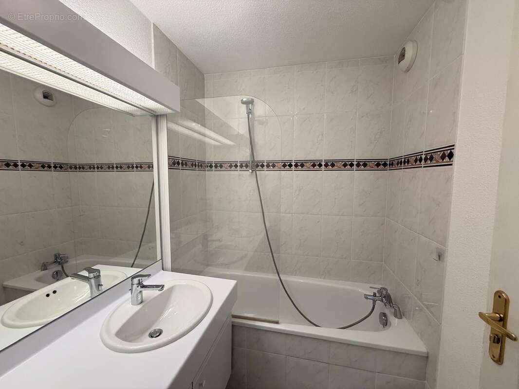 À vendre   Appartement 3 pièces de 70 m2 à Huningue - photo 12