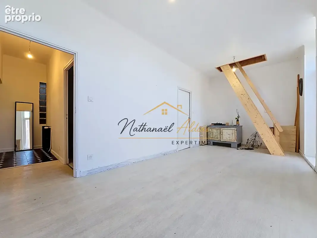 Maison avec patio extérieur et double garage - photo 3