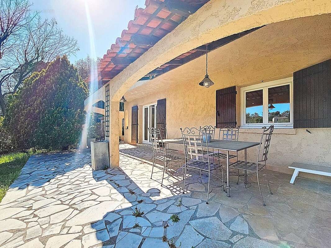 Appartement à MOUGINS