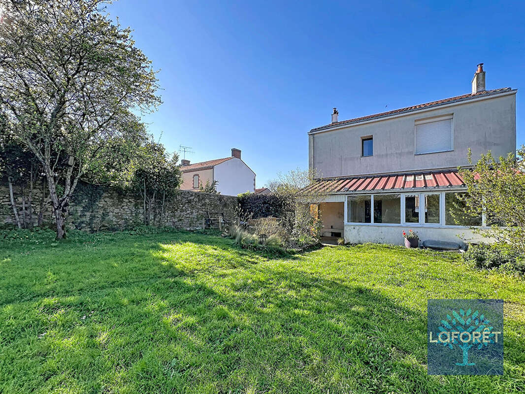 Maison à LA CHAIZE-LE-VICOMTE